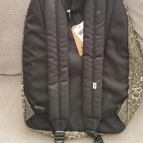 * NWT Van's Classic Realm Backpack in  RARE Cheetah - Picture 3 of 8